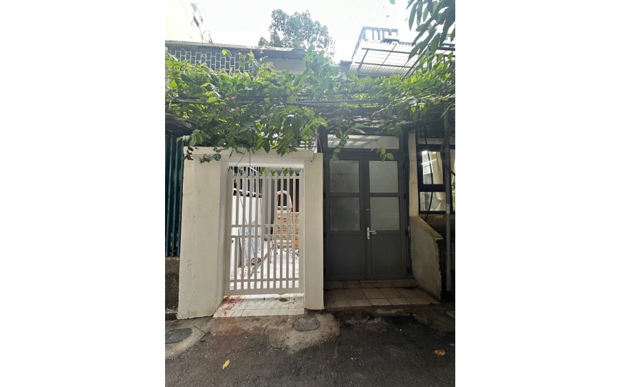 CHO THUÊ NHÀ NGÕ Ô TÔ THÁI THỊNH, ĐỐNG ĐA 2 TẦNG, 90M2, 4 NGỦ, 1 WC, 15 TRIỆU